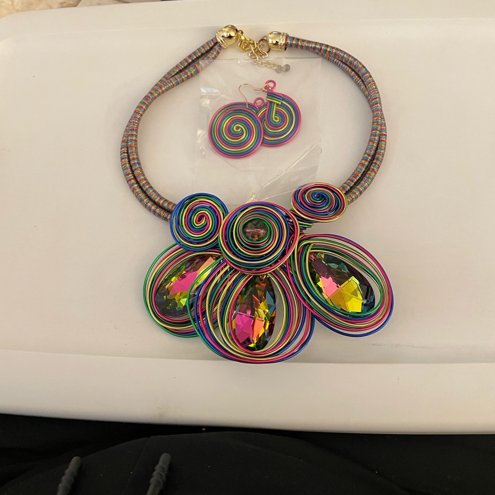 NECKLACE